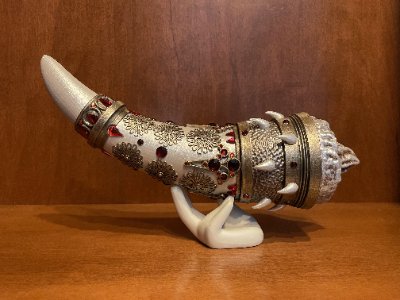 Right-side profile view of the jeweled Horn of Dagoth replica displayed upon a minimal stand.