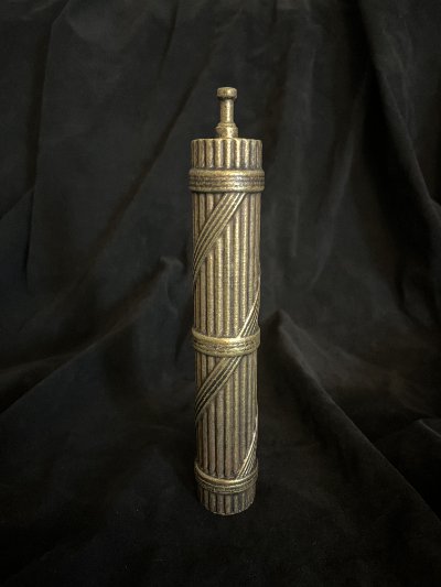Rear view of the fasces illustrating the smooth bound rods without the axe.