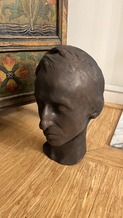 Standing orientation of the mask displayed upright on a wooden surface.