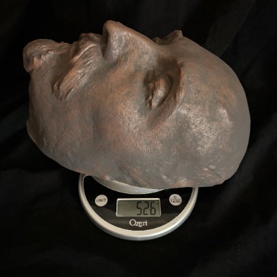 The Shakespeare death mask replica weighed on a digital scale at 526 grams.