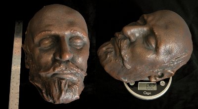 Frontal mask by a ruler and right profile mask on a scale to illustrate size and weight.