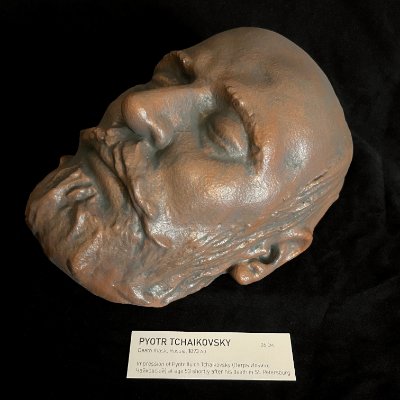 Three-quarter right profile of the bronze-finished composer's death mask replica.