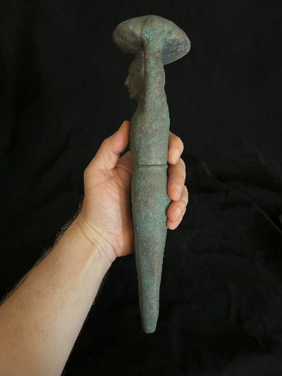 The full 32-centimeter replica held vertically against a black background.