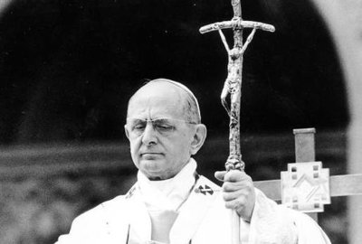 Historic photograph depicting Pope Paul VI carrying the bent-arm crucifix during a service.