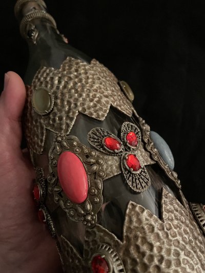 Mid-section view highlighting the textured decorative overlay.
